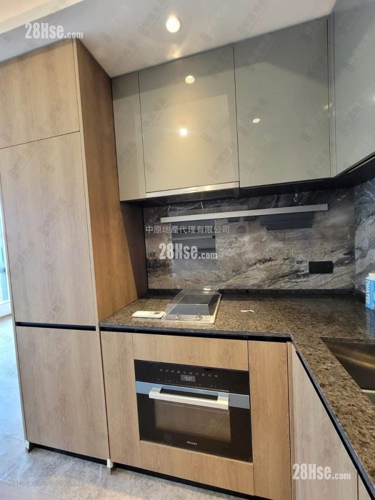 In One Sell 2 Bedrooms 466 ft²