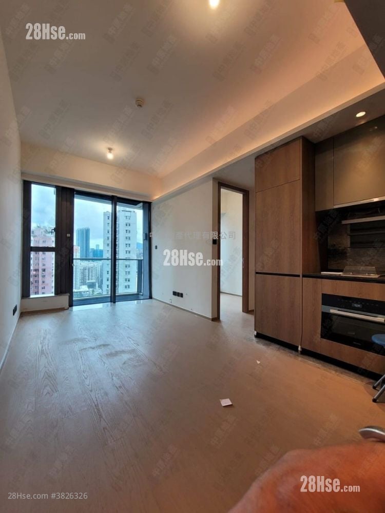 In One Sell 2 Bedrooms 466 ft²