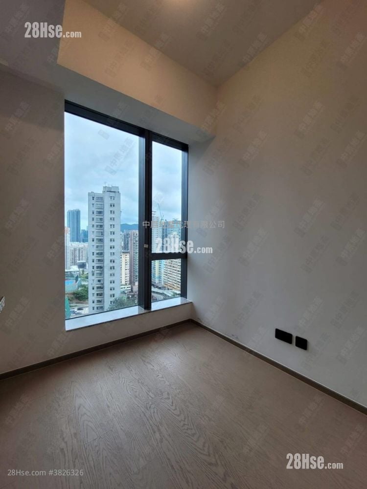 In One Sell 2 Bedrooms 466 ft²