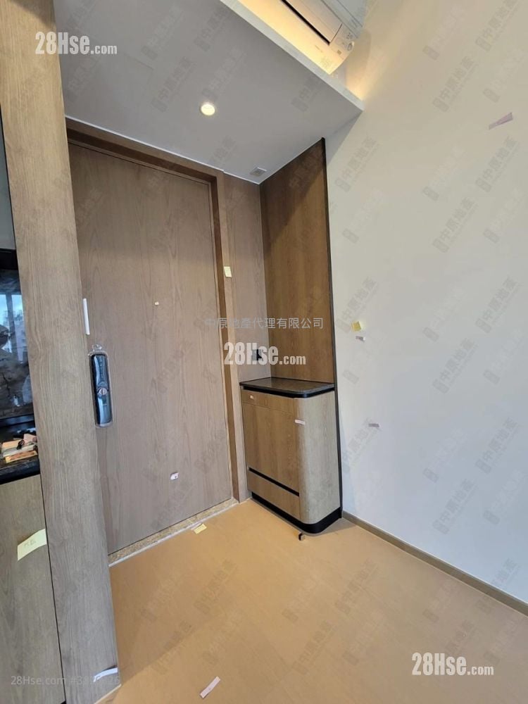 In One Sell 2 Bedrooms 466 ft²