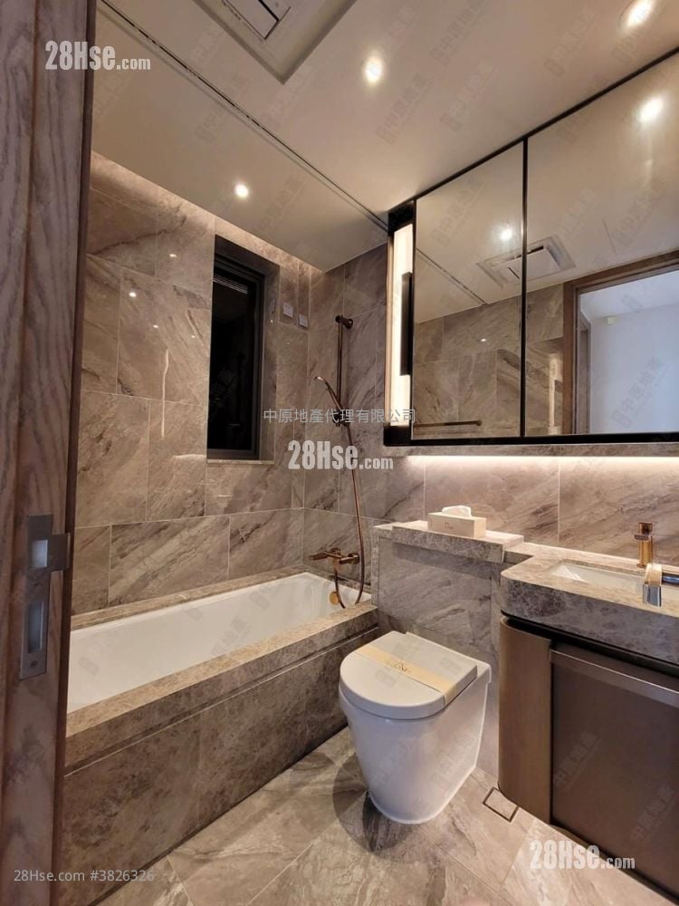 In One Sell 2 Bedrooms 466 ft²