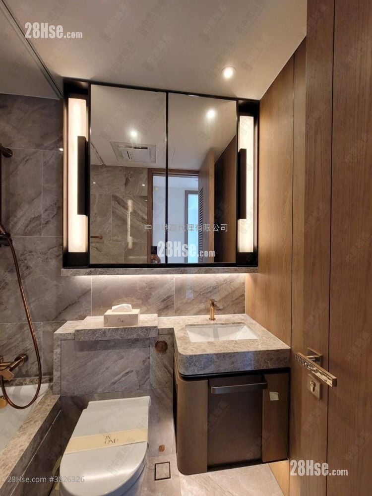 In One Sell 2 Bedrooms 466 ft²