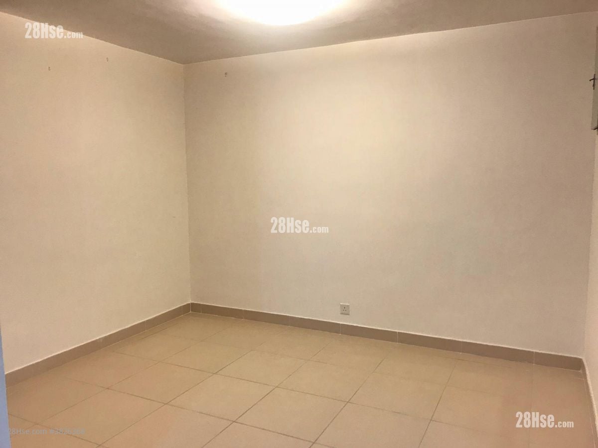 华乐豪庭 租盘 3 房 , 1 浴室 700 平方尺