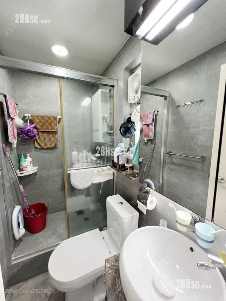 King Shing Court Sell 2 Bedrooms , 1 Bathroom 438 ft²