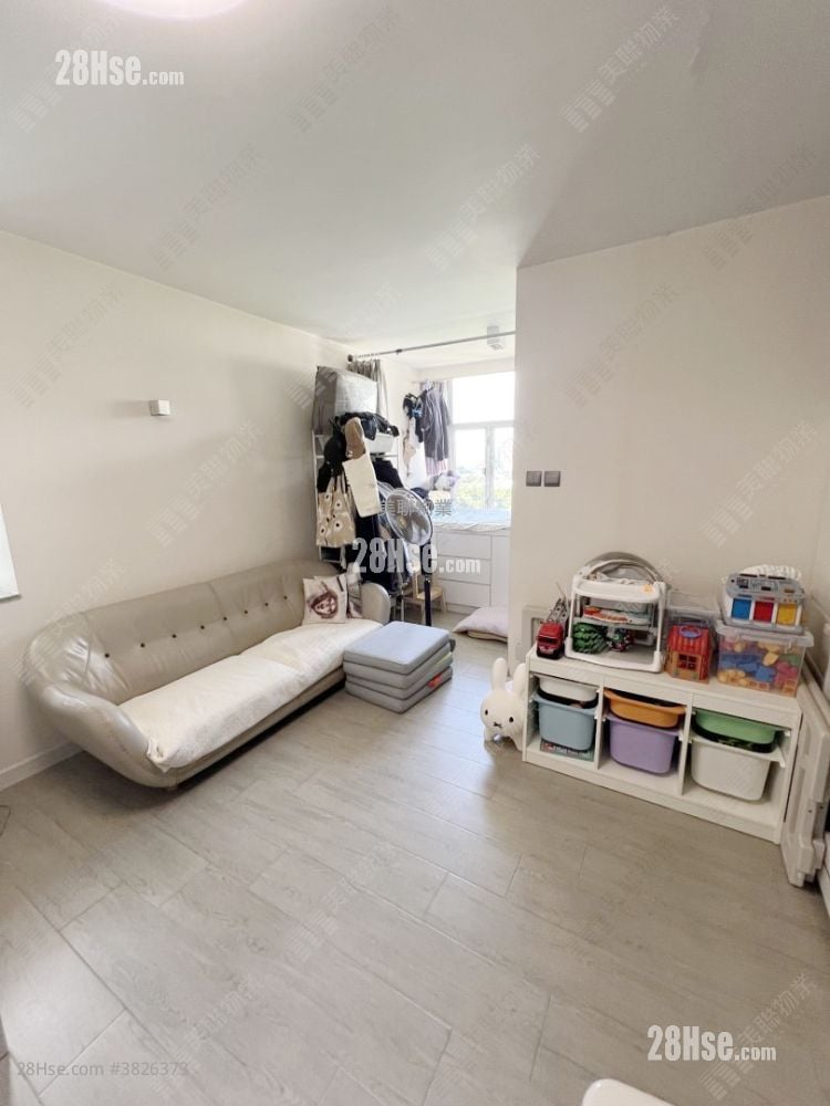 King Shing Court Sell 2 Bedrooms , 1 Bathroom 438 ft²