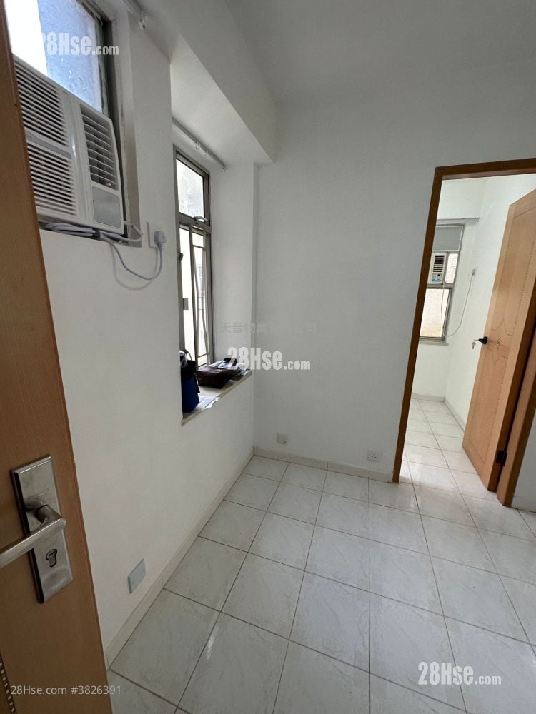 Lee Wing Building Sell 2 Bedrooms , 1 Bathroom 253 ft²