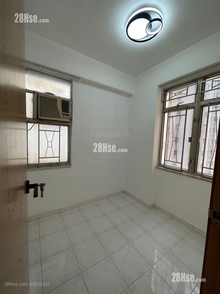 Lee Wing Building Sell 2 Bedrooms , 1 Bathroom 253 ft²