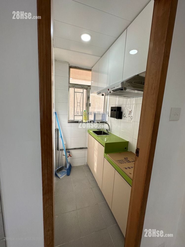 Lee Wing Building Sell 2 Bedrooms , 1 Bathroom 253 ft²