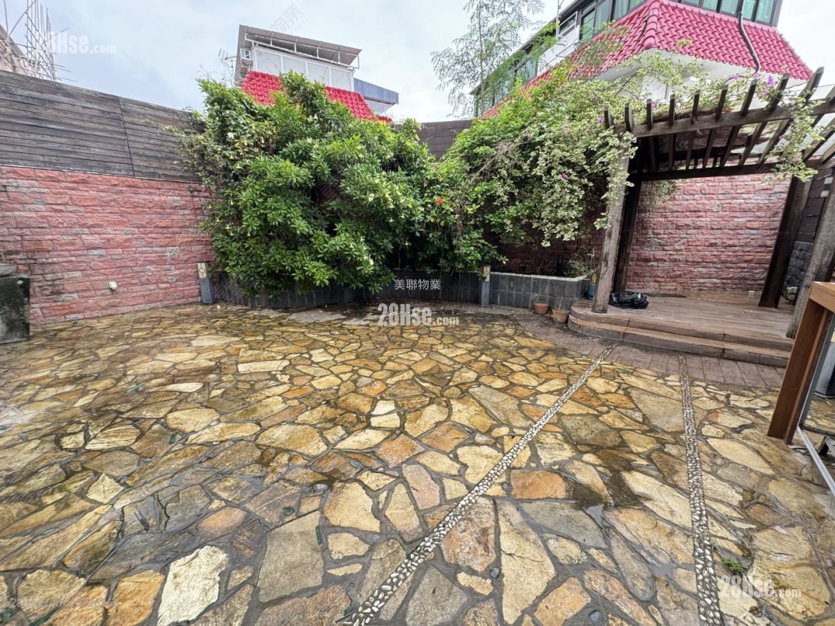 Scenic Heights Sell 3 Bedrooms , 3 Bathrooms 1,666 ft²