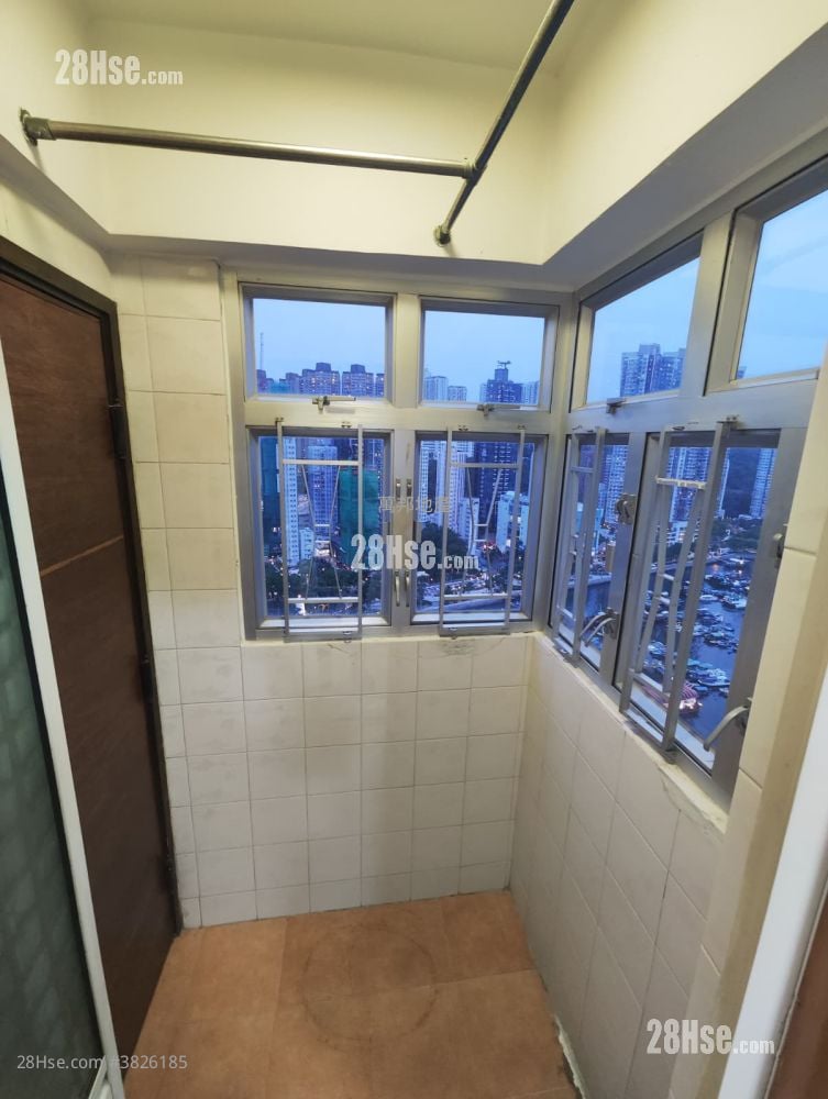 銀豐大廈 租盤 2 房 , 1 浴室 382 平方呎