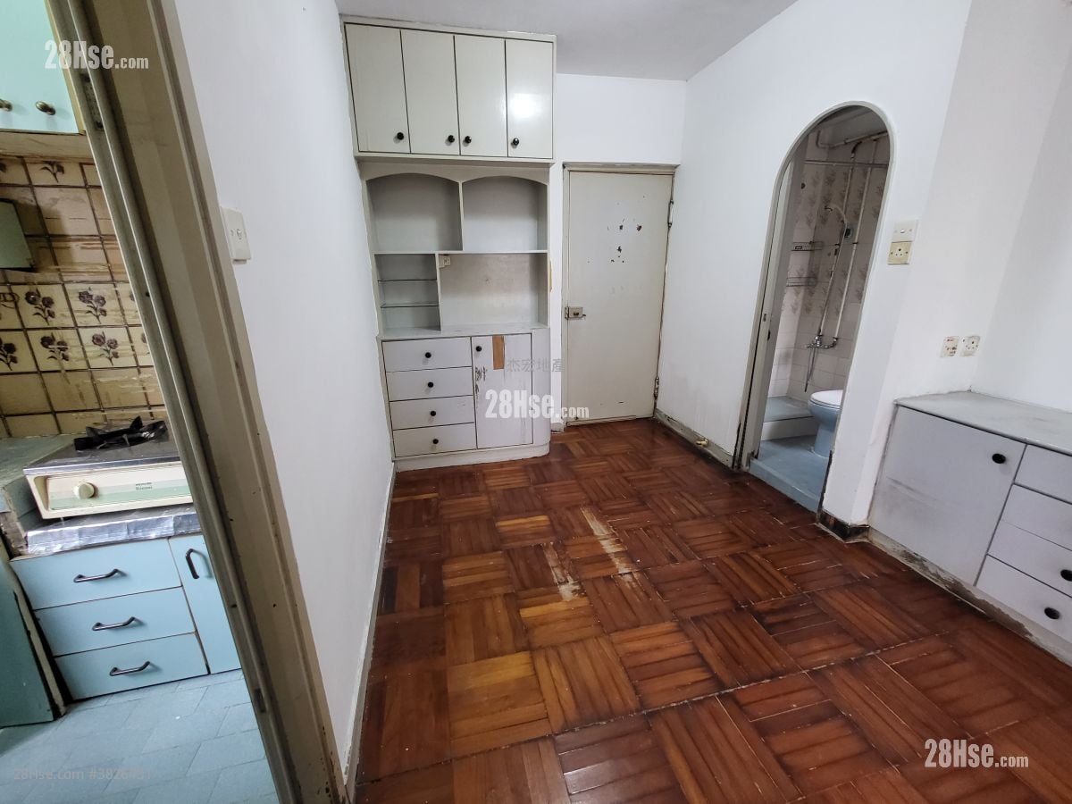 厅: 金狮花园 售盘 1 房 , 1 浴室 270 平方尺