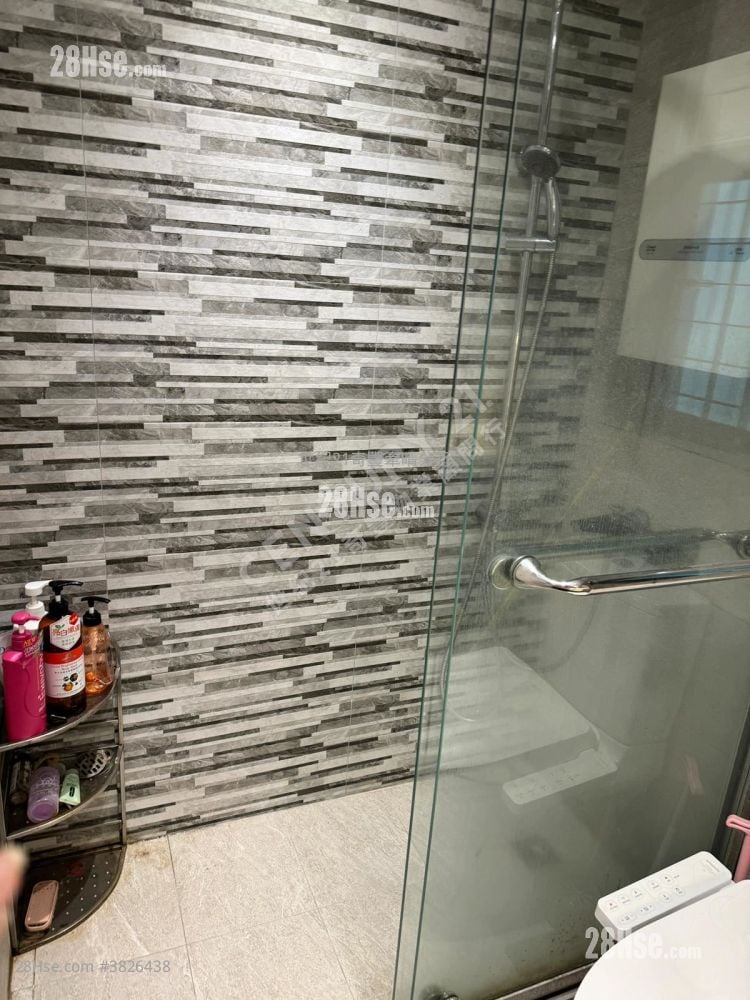 浴室: 牵晴间 售盘 2 房 , 1 浴室 429 平方尺