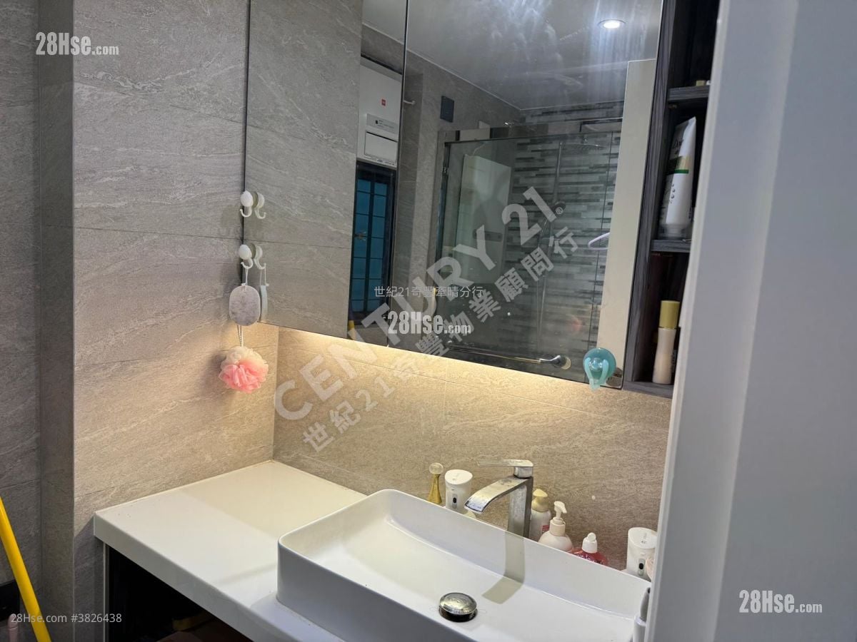 浴室: 牵晴间 售盘 2 房 , 1 浴室 429 平方尺