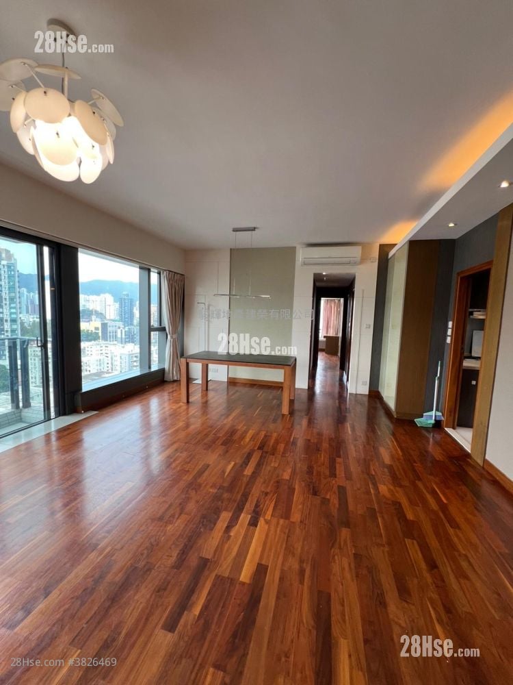 The Ultimate Rental 4 Bedrooms 1,137 ft²