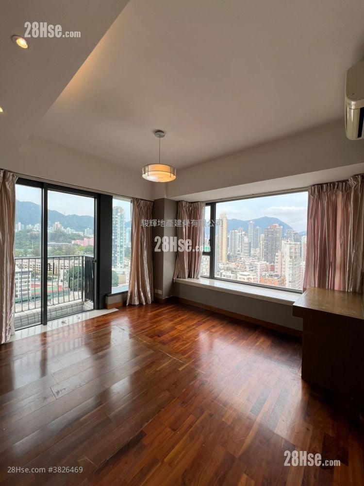 The Ultimate Rental 4 Bedrooms 1,137 ft²