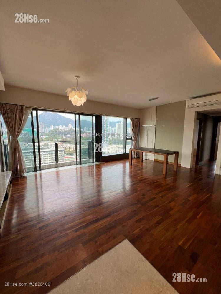 The Ultimate Rental 4 Bedrooms 1,137 ft²