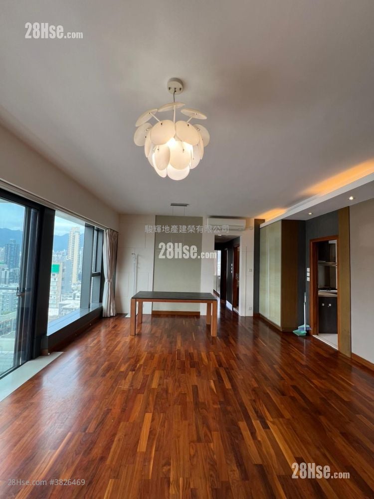 The Ultimate Rental 4 Bedrooms 1,137 ft²