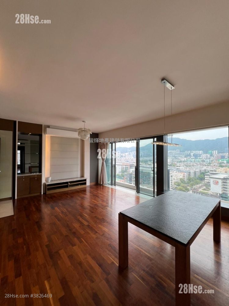 The Ultimate Rental 4 Bedrooms 1,137 ft²