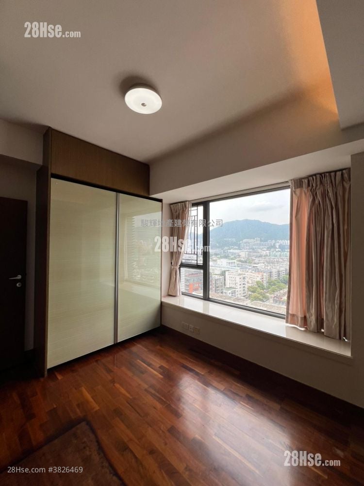 The Ultimate Rental 4 Bedrooms 1,137 ft²