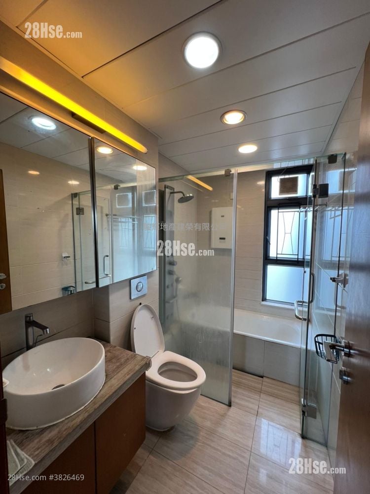 The Ultimate Rental 4 Bedrooms 1,137 ft²