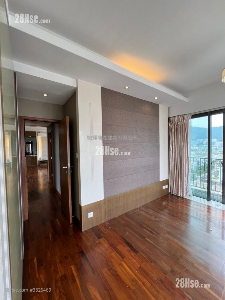 The Ultimate Rental 4 Bedrooms 1,137 ft²