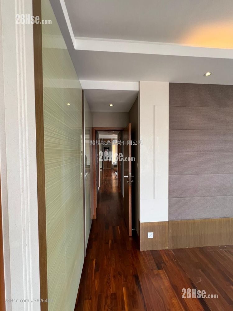 The Ultimate Rental 4 Bedrooms 1,137 ft²