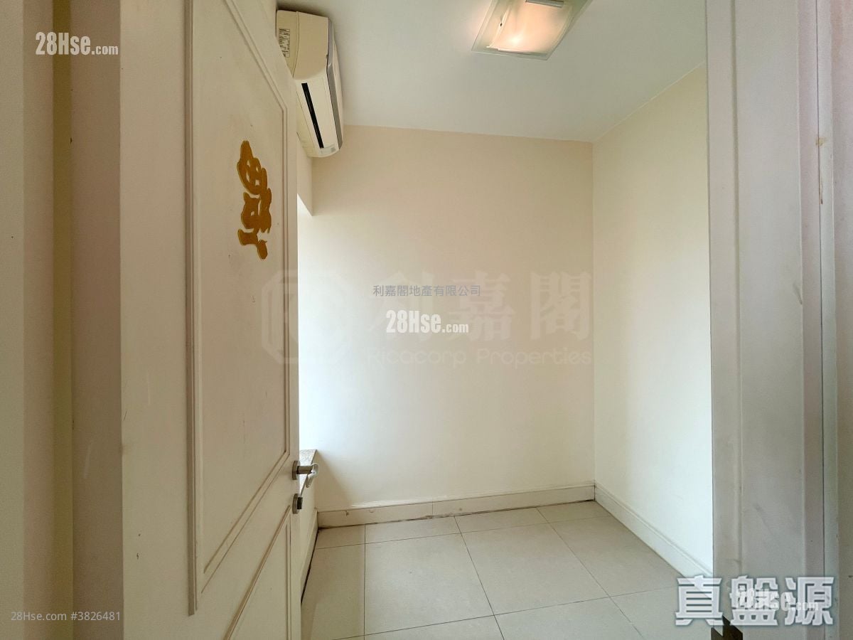 Metro Town Sell 3 Bedrooms , 1 Bathroom 594 ft²