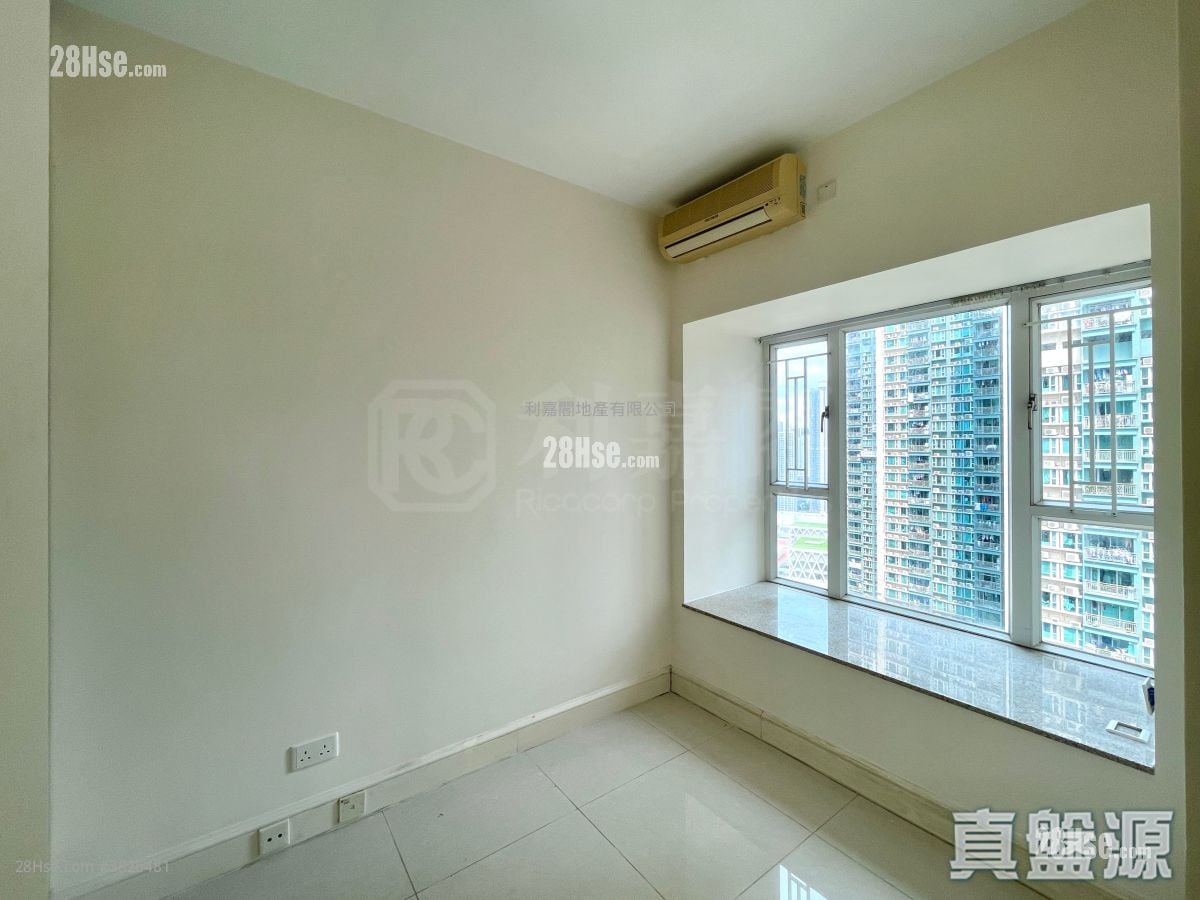 Metro Town Sell 3 Bedrooms , 1 Bathroom 594 ft²