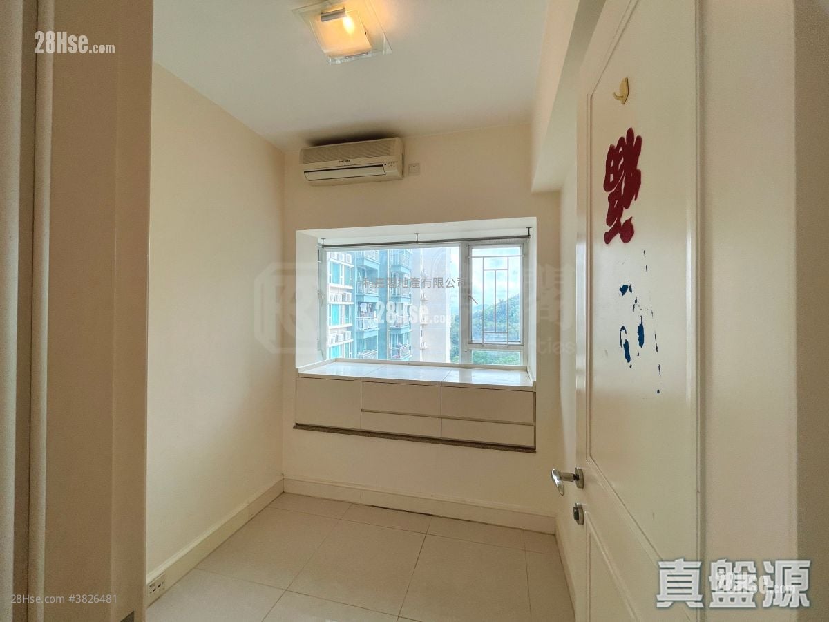 Metro Town Sell 3 Bedrooms , 1 Bathroom 594 ft²