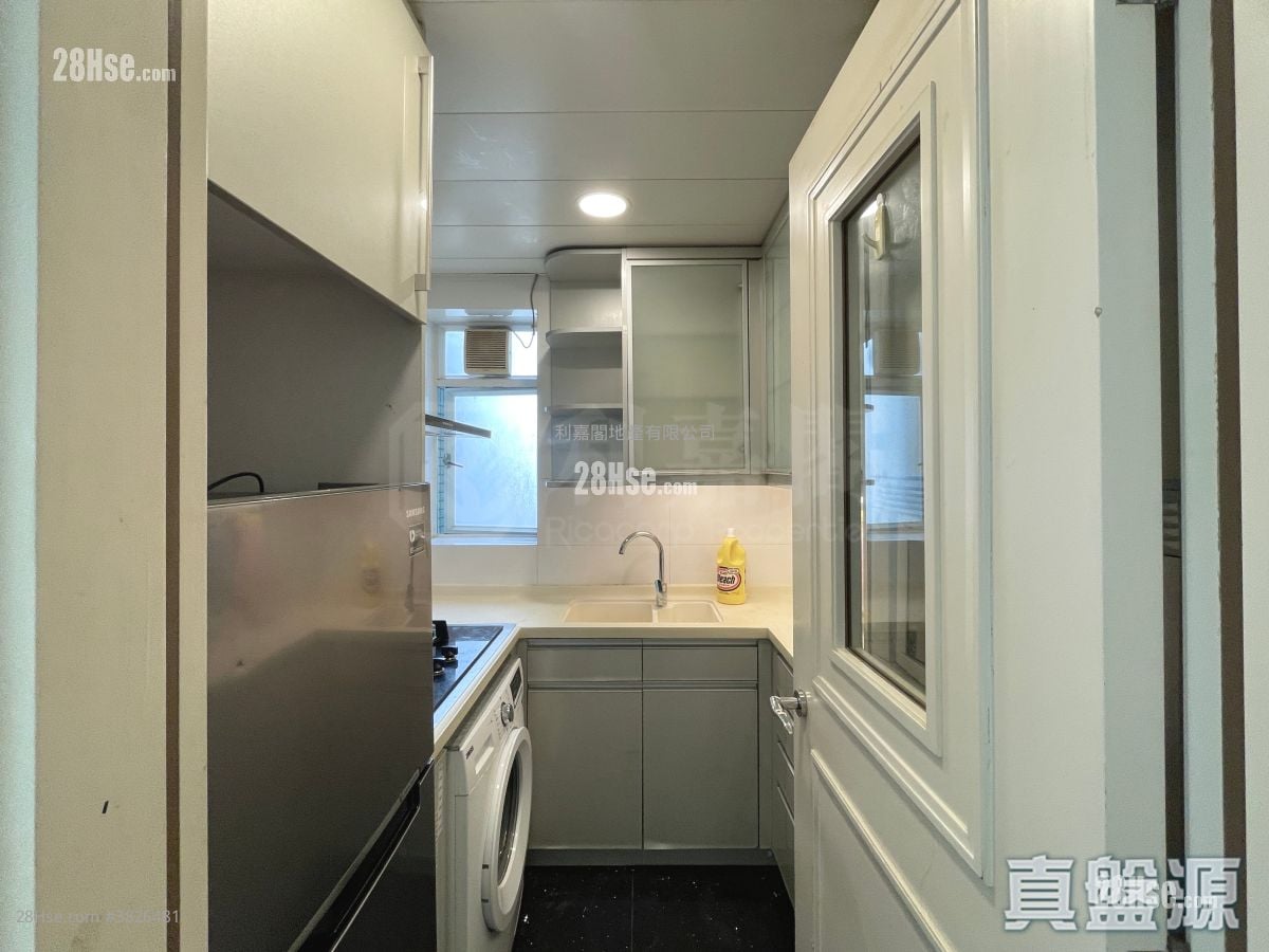 Metro Town Sell 3 Bedrooms , 1 Bathroom 594 ft²