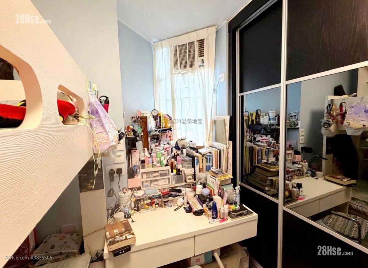 Tung Hei Court Sell 3 Bedrooms , 1 Bathroom 598 ft²