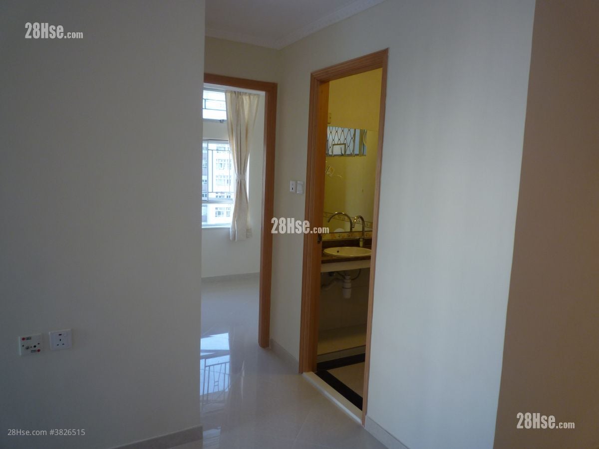 Whampoa Garden Sell 2 Bedrooms , 1 Bathroom 389 ft²