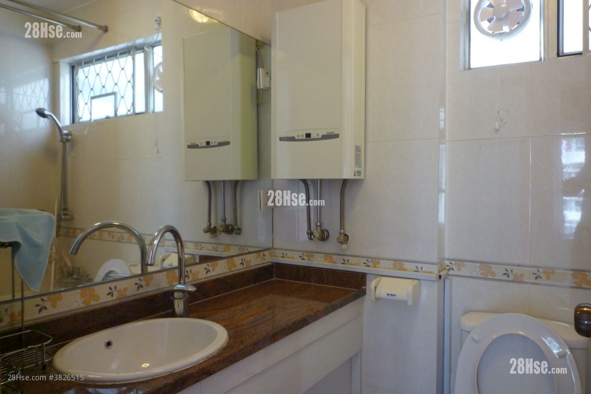 Whampoa Garden Sell 2 Bedrooms , 1 Bathroom 389 ft²