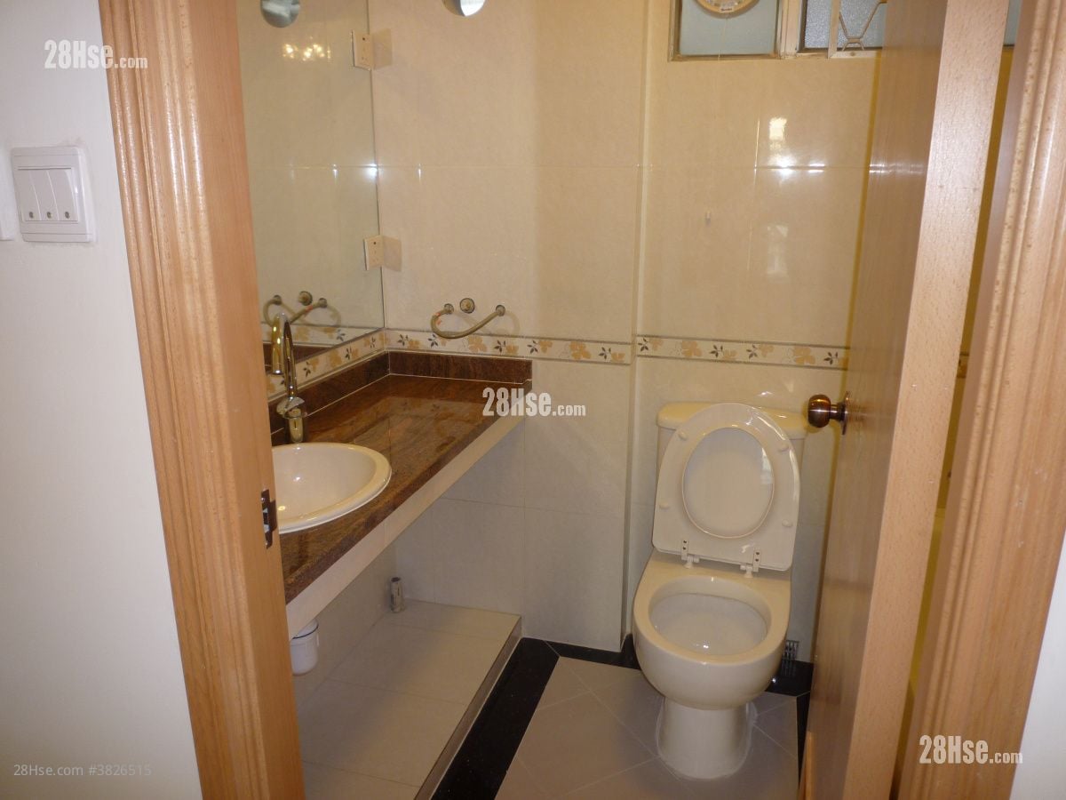 Whampoa Garden Sell 2 Bedrooms , 1 Bathroom 389 ft²