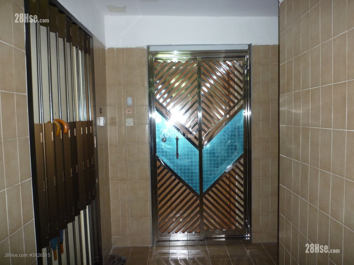 Whampoa Garden Sell 2 Bedrooms , 1 Bathroom 389 ft²