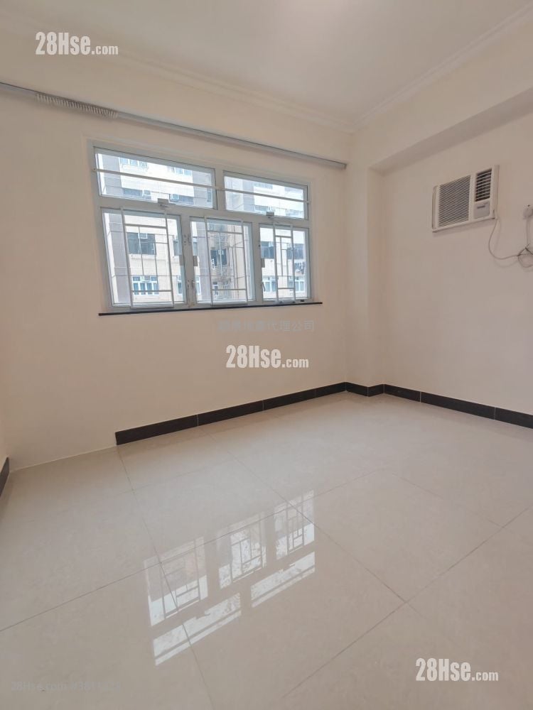Wyler Gardens Sell 426 ft²