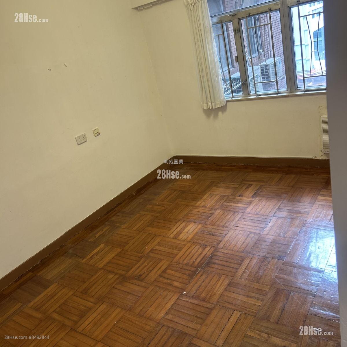 Yan On Building Rental 2 Bedrooms , 1 Bathroom 606 ft²