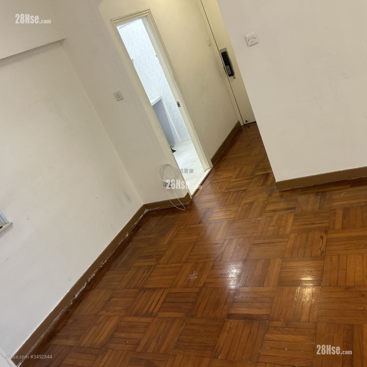 Yan On Building Rental 2 Bedrooms , 1 Bathroom 606 ft²