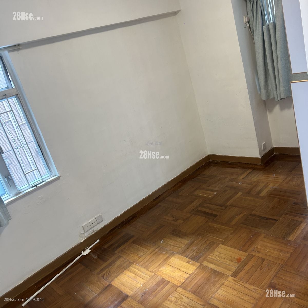 Yan On Building Rental 2 Bedrooms , 1 Bathroom 606 ft²