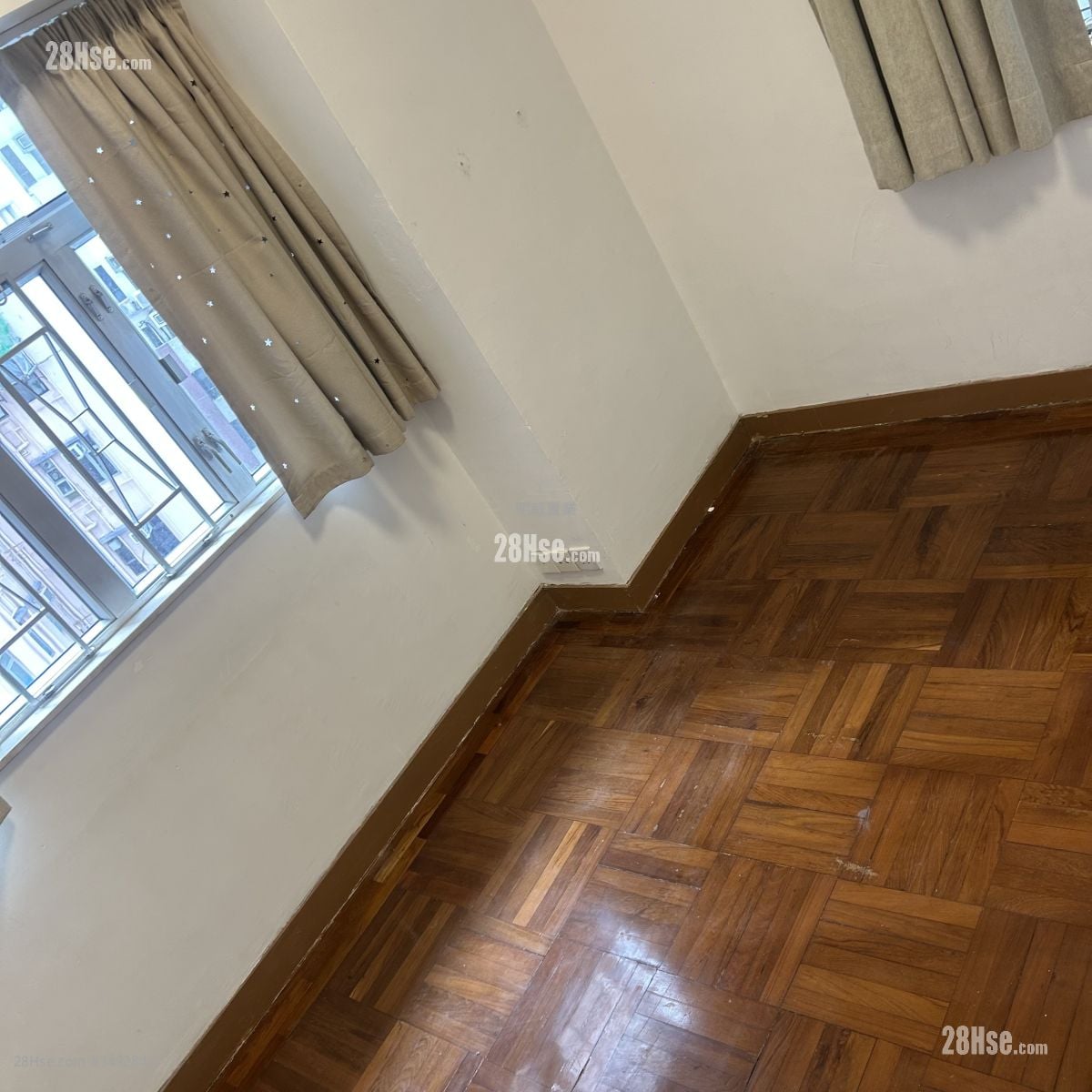 Yan On Building Rental 2 Bedrooms , 1 Bathroom 606 ft²