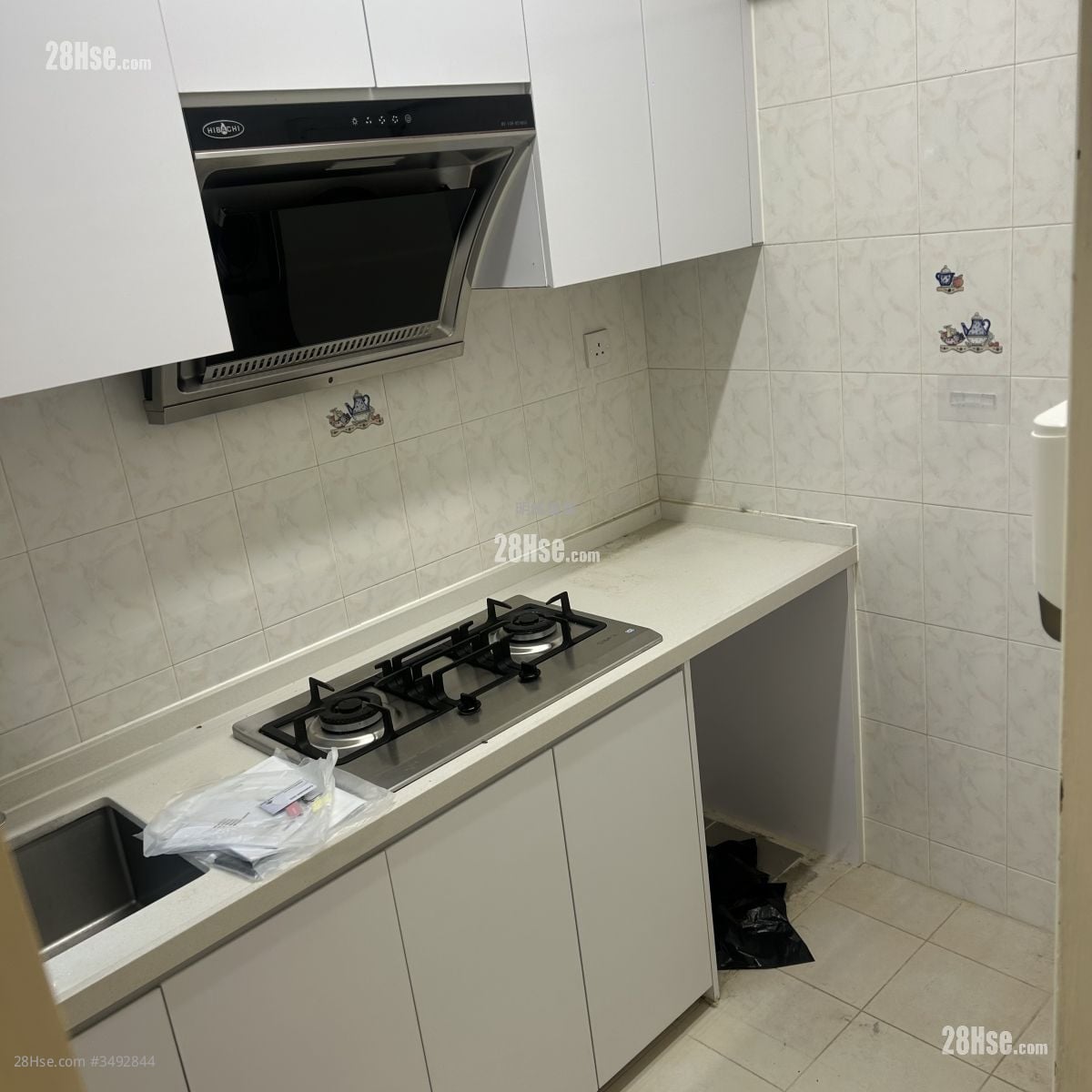 Yan On Building Rental 2 Bedrooms , 1 Bathroom 606 ft²