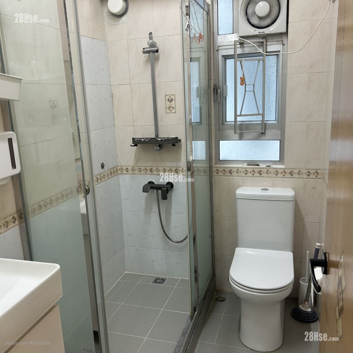 Yan On Building Rental 2 Bedrooms , 1 Bathroom 606 ft²