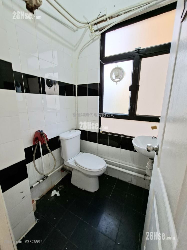 Lladro Centre Rental 775 ft²