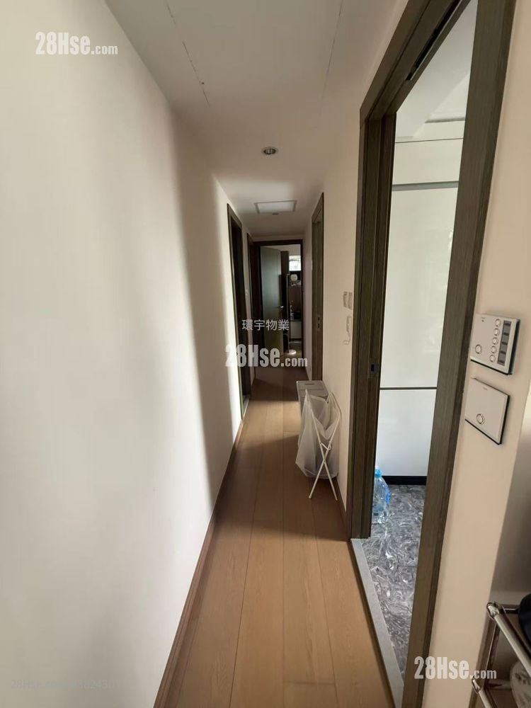 Centrepoint Rental 3 Bedrooms , 2 Bathrooms 672 ft²