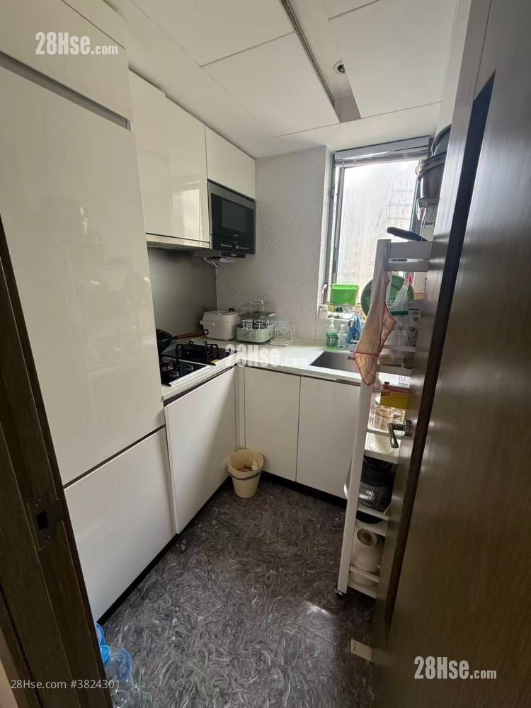 Centrepoint Rental 3 Bedrooms , 2 Bathrooms 672 ft²