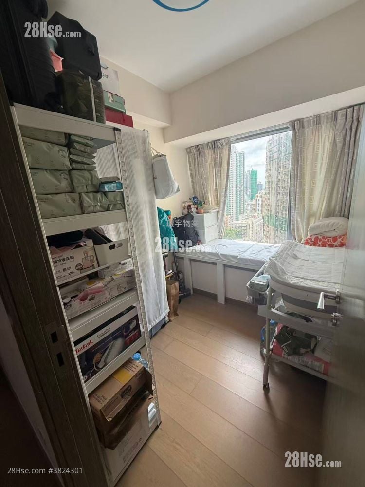 Centrepoint Rental 3 Bedrooms , 2 Bathrooms 672 ft²