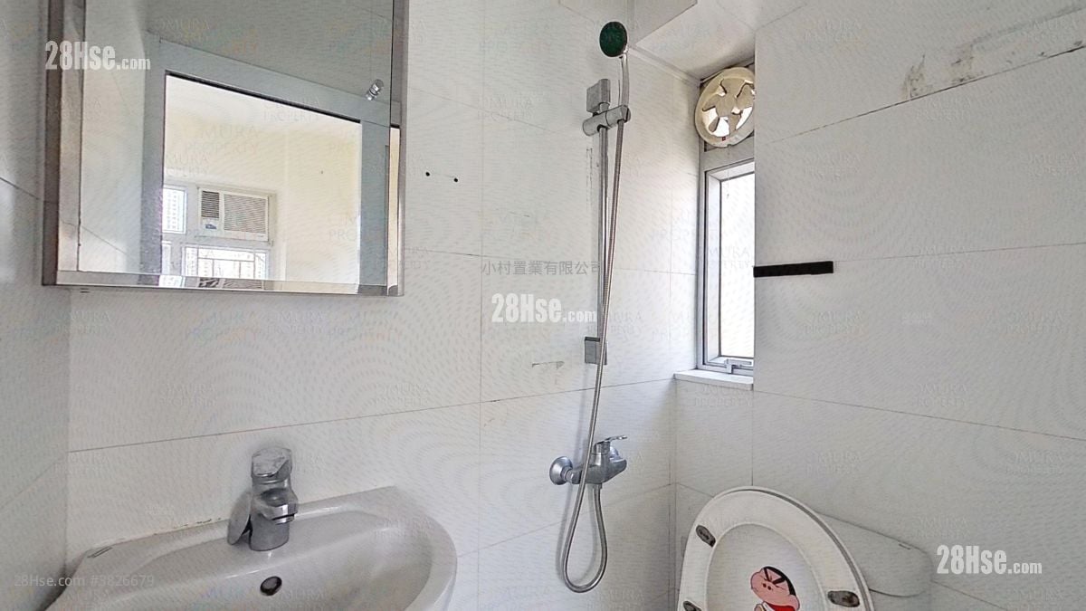 bathroom: Mei Foo Sun Chuen Sell 4 Bedrooms , 2 Bathrooms 590 ft²