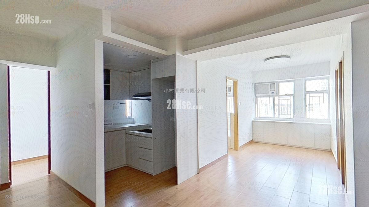 living room: Mei Foo Sun Chuen Sell 4 Bedrooms , 2 Bathrooms 590 ft²