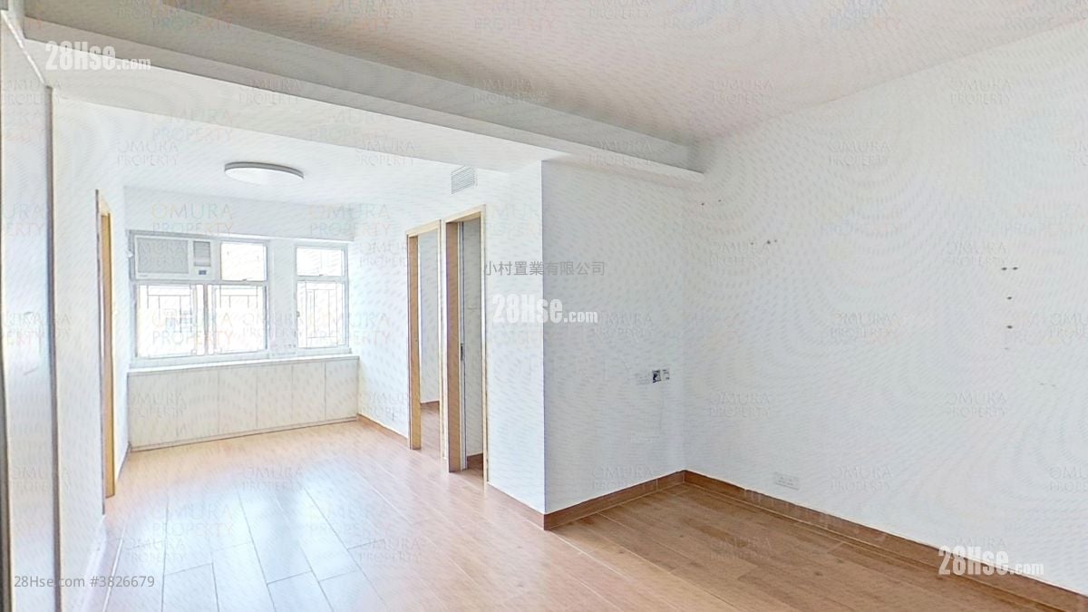 living room: Mei Foo Sun Chuen Sell 4 Bedrooms , 2 Bathrooms 590 ft²