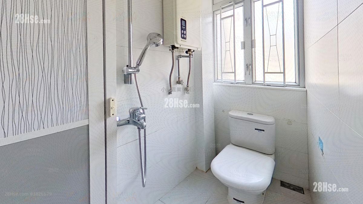 bathroom: Mei Foo Sun Chuen Sell 4 Bedrooms , 2 Bathrooms 590 ft²